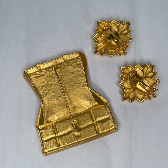 Karl Lagerfeld Treasure Chest Brooch and Earrings Set - Picture 2 of 8